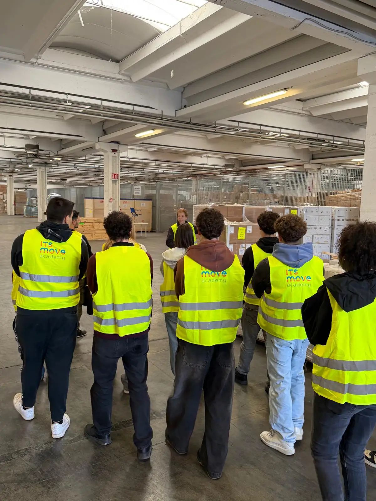 Studenti del corso Logistics Management in visita al magazzino di consolidamento ECU Worldwide