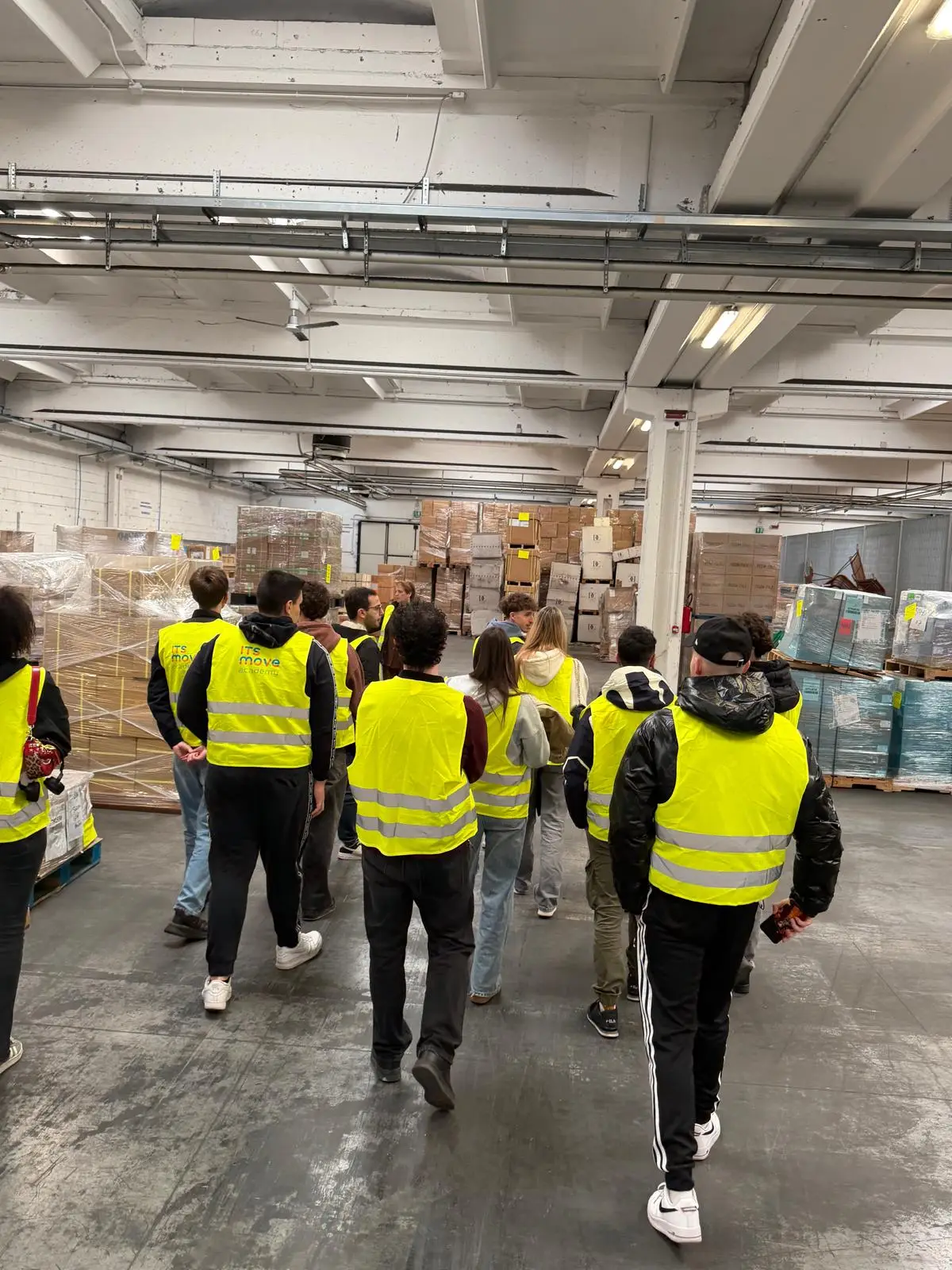 Tour guidato nel magazzino ECU Worldwide - studenti ITS Move